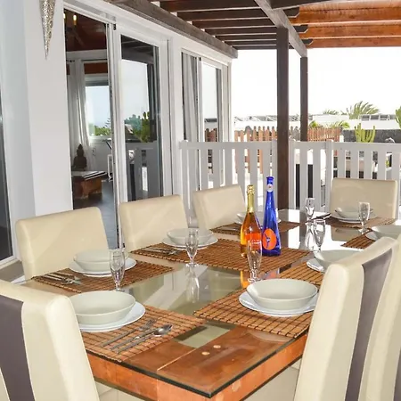 Sleeps 8 Air Con Wifi Villa *