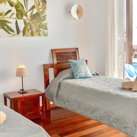 Sleeps 8 Air Con Wifi Villa *