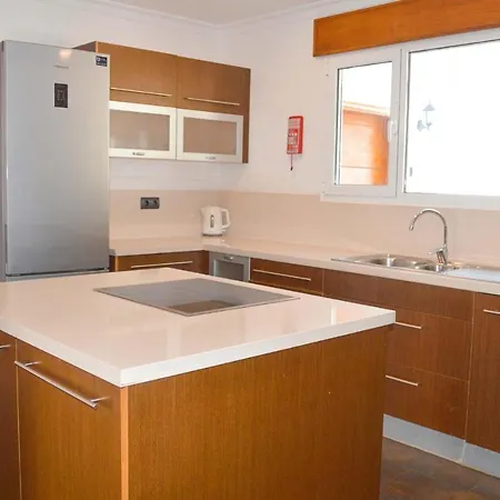 Sleeps 8 Air Con Wifi Villa *