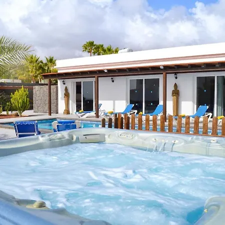 Sleeps 8 Air Con Wifi Puerto Calero