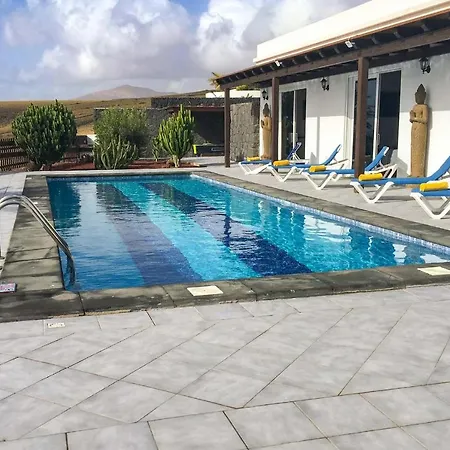 Villa Sleeps 8 Air Con Wifi Puerto Calero
