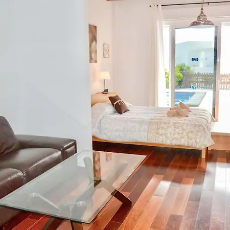 Villa Sleeps 8 Air Con Wifi Puerto Calero