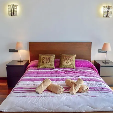 Villa Sleeps 8 Air Con Wifi